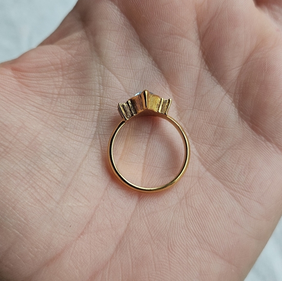 Avon Blue Topaz Teardrop Ring With Clear Rhinestones, Goldtone, Size 8, NWOT - Picture 7 of 10